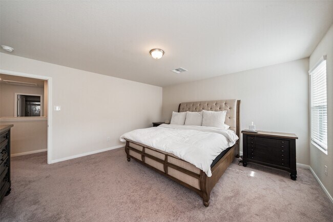 Building Photo - 2224 Cedar Vly Dr