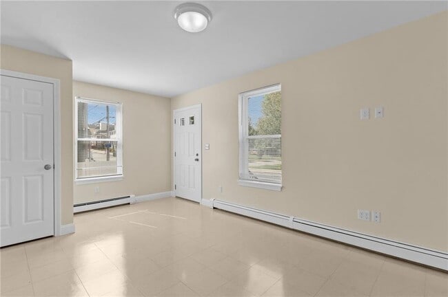 Building Photo - 176 Pavilion Ave