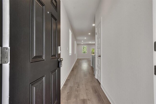 Building Photo - 212 Bendecido Loop