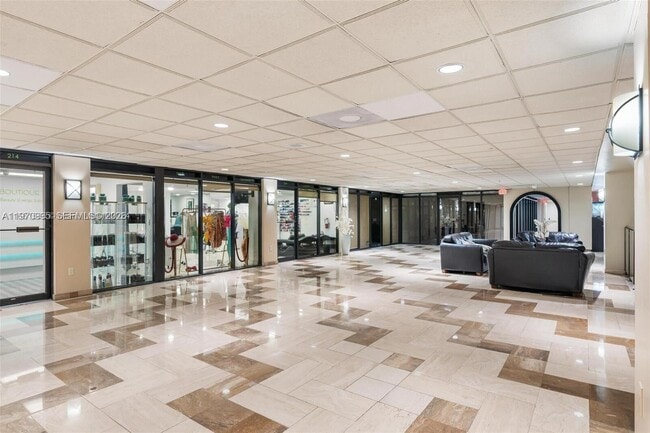 Building Photo - 555 NE 15th St