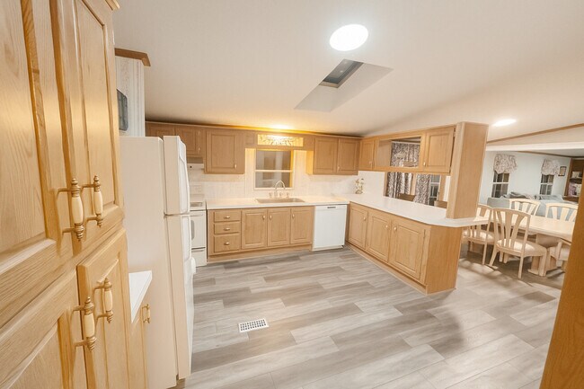 Building Photo - 44 Heinle Rd
