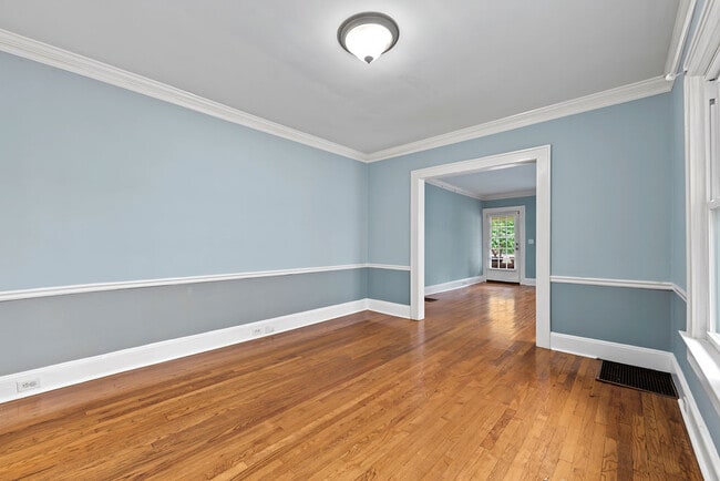 Building Photo - 152 Erie Ave