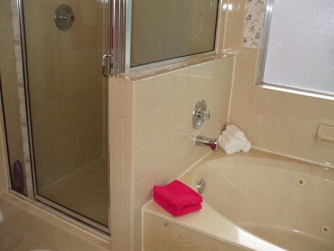 Building Photo - Beautiful home with 3 bedroom, 2.5 bath, game room and 2 car garage!