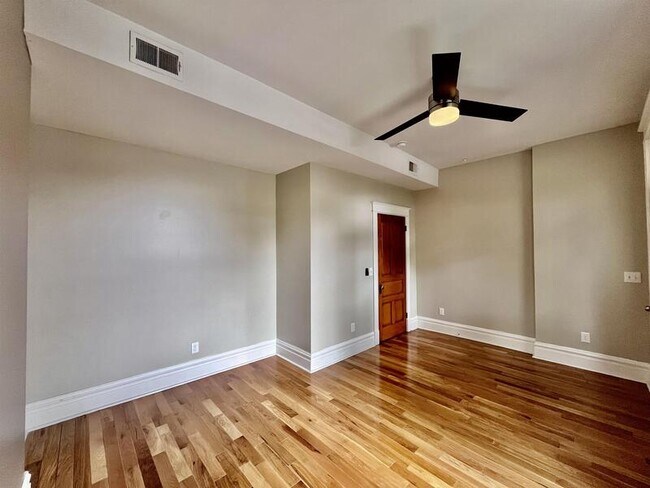 Building Photo - 3008 Cherokee St