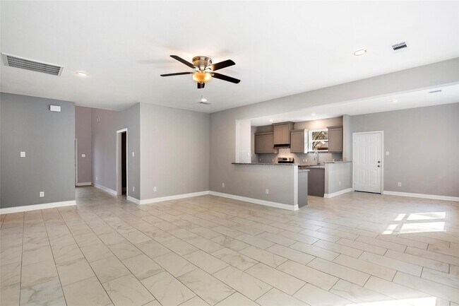 Building Photo - 7638 Bronze Trail Dr