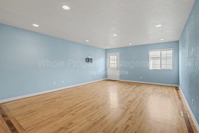 Building Photo - 133 Galapago St