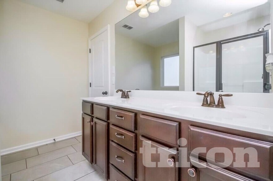 Building Photo - 2106 Tabasco Way