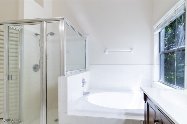 Building Photo - 687 Melville Ct