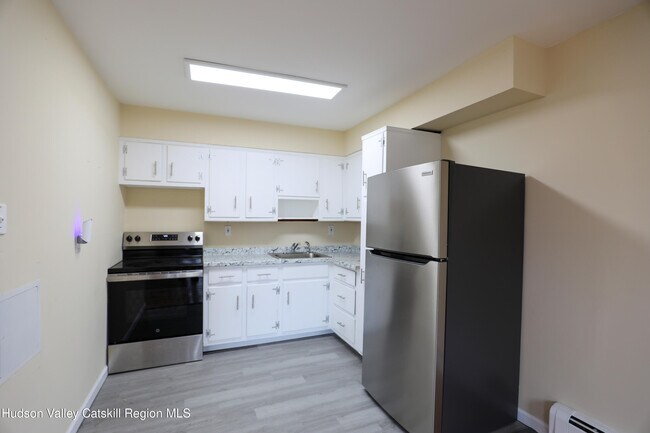 Building Photo - 30 Lamb Ave