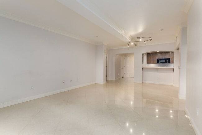 Building Photo - Expansive Marina District 2 Bedroom at Cit...