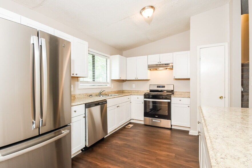 Building Photo - 1009 Hicksmil Dr SW