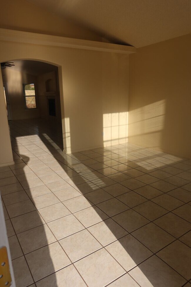 Building Photo - 3704 Leticia St