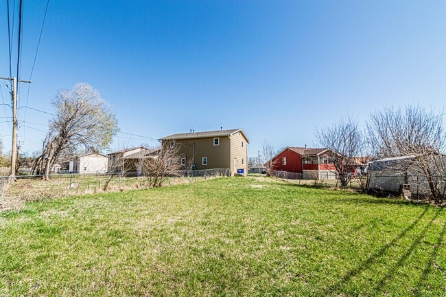 Building Photo - 1369 Parkside Dr