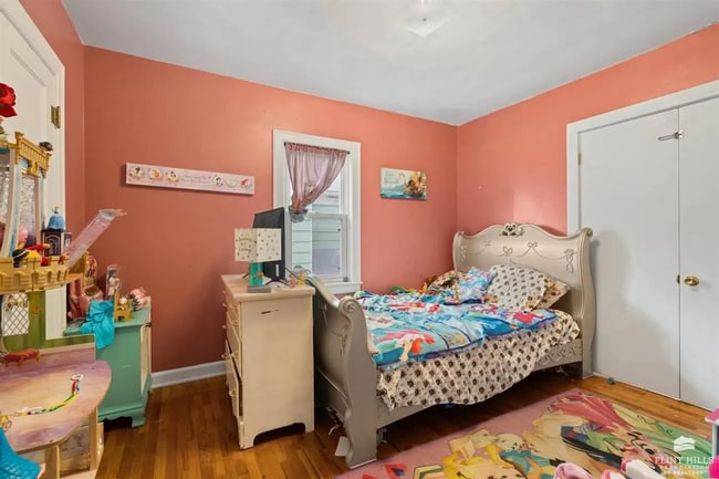 Building Photo - Charming Single Family Home!
