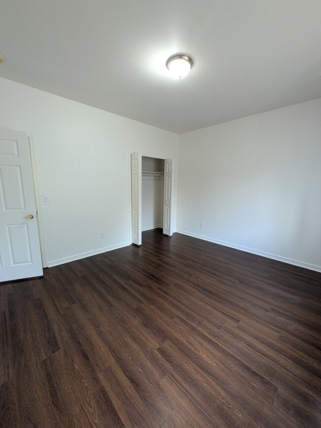 Building Photo - 440 Robbe Ave