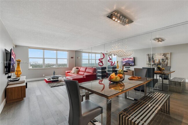 Building Photo - 3015 N Ocean Blvd