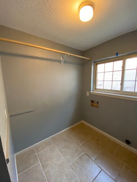 Building Photo - 1803 Falcon Dr
