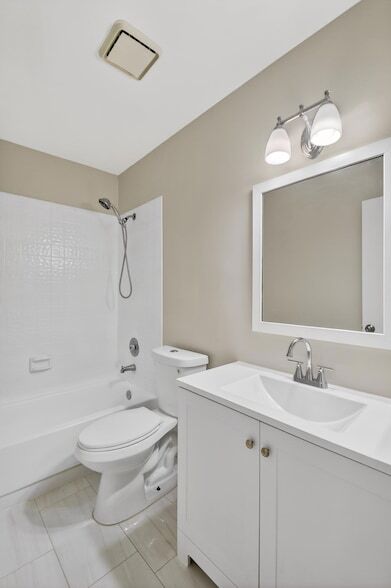 Building Photo - 484 Springdale Cir