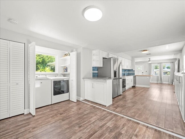 Building Photo - 2200 Capri Dr