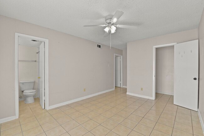 Building Photo - 1950 Spenwick Dr