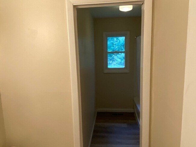 Building Photo - 3 Bedroom Ranch Home