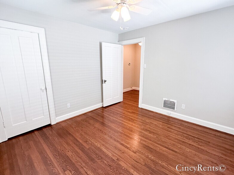Building Photo - 3434 Ault View Ave