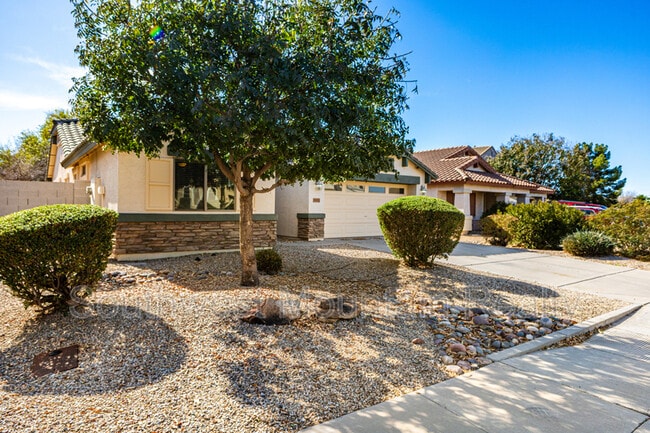 Building Photo - 38426 N Beverly Ave