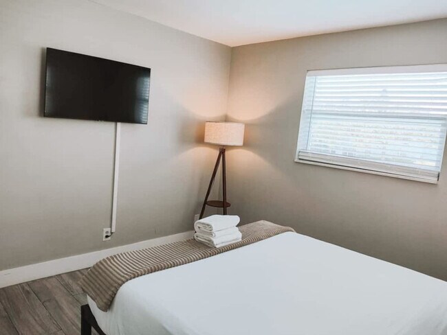 Building Photo - 50 Davie Blvd