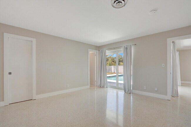 Building Photo - 3898 Holly Dr