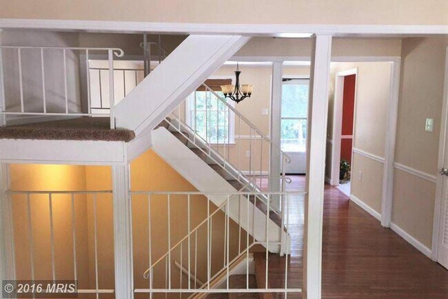 Building Photo - 8180 Fernlake Ct