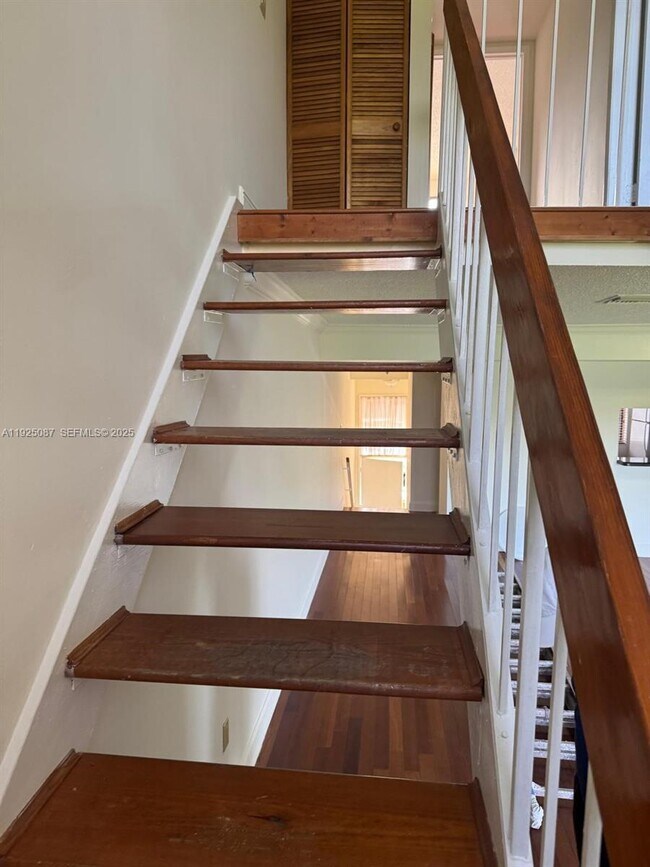 Building Photo - 361 W Park Dr