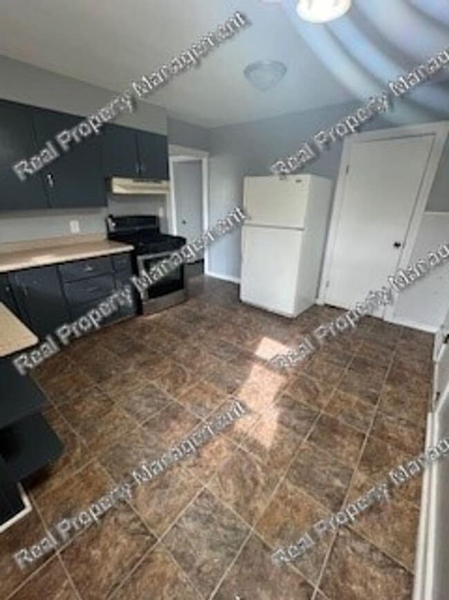 Building Photo - Two bedroom duplex