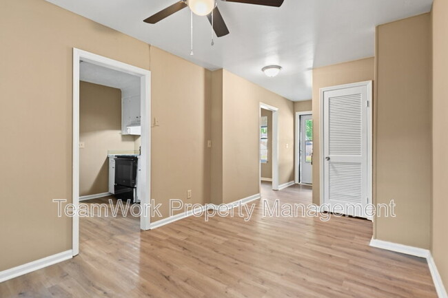 Building Photo - 260 Dorchester Manor Blvd