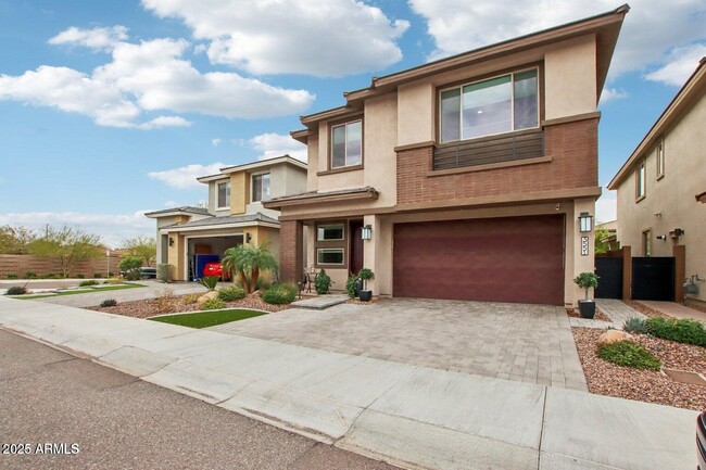 Building Photo - 3551 E Louise Dr