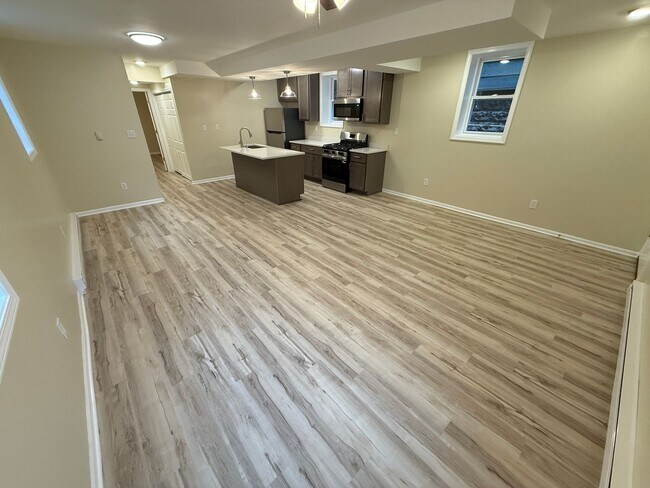 Building Photo - 2537-39 N. Weil St.