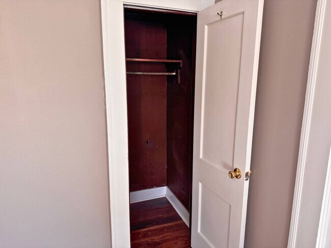 Building Photo - 1710 Monroe St