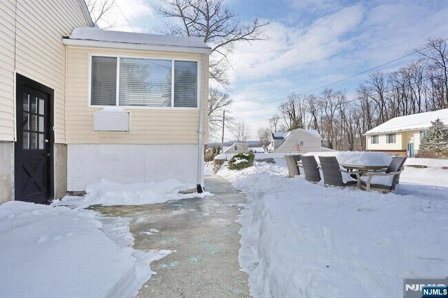 Building Photo - 2 Maysenger Rd