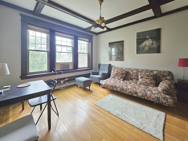 Building Photo - 548 Orange St