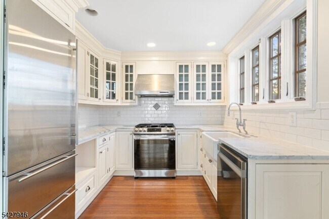 Building Photo - 57 Pomander Walk