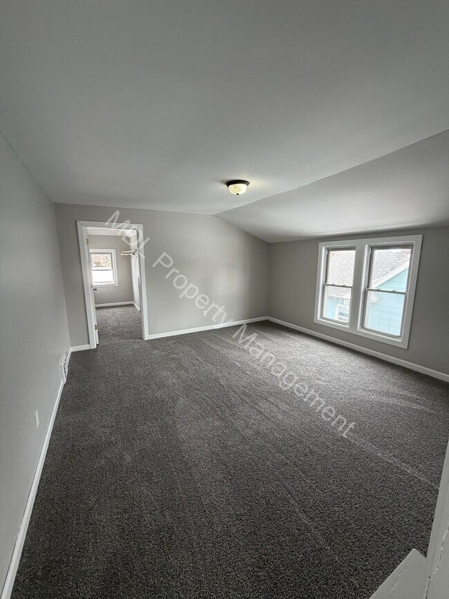 Building Photo - 3 Bedroom House for Rent!