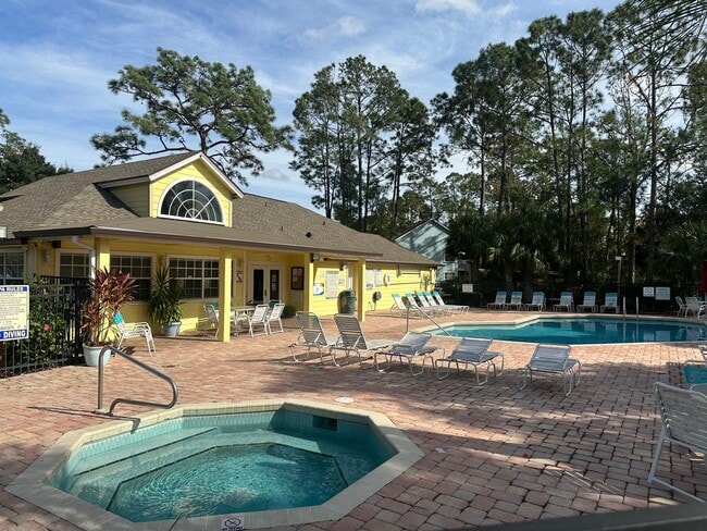 Building Photo - Spacious 3 bedroom condo, perfectly located near shopping & attractions!