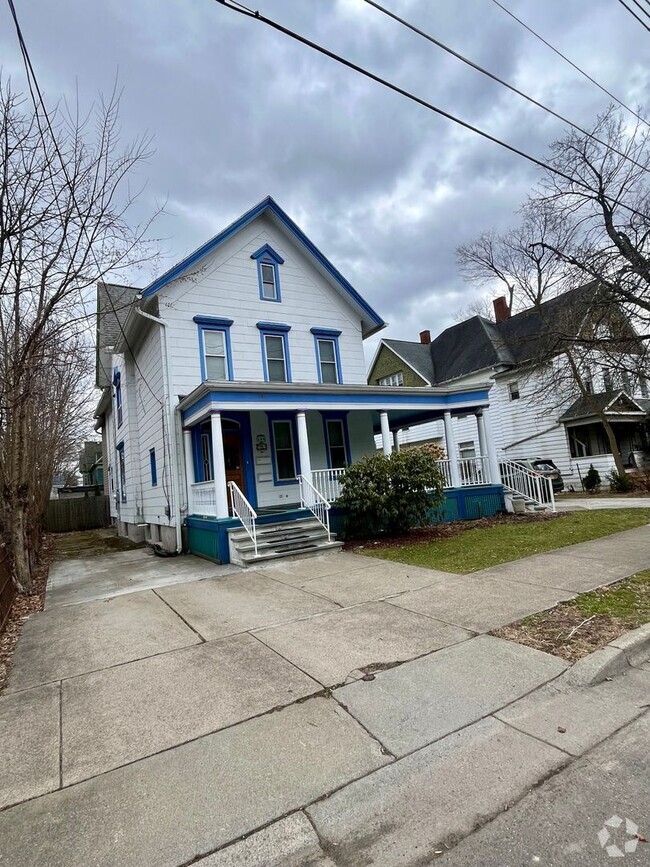 Building Photo - 104 Walnut St