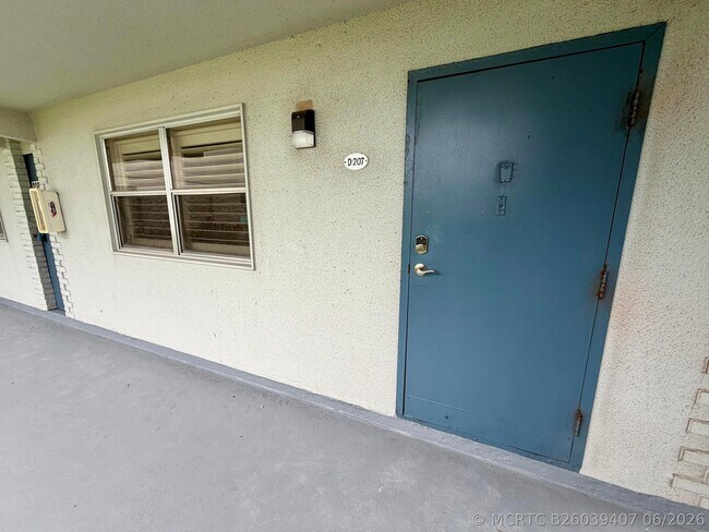 Building Photo - 207 Tuscany Ln