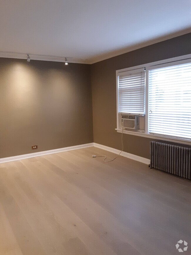 Building Photo - Spacious First Floor 1 Bed Available NOW i...