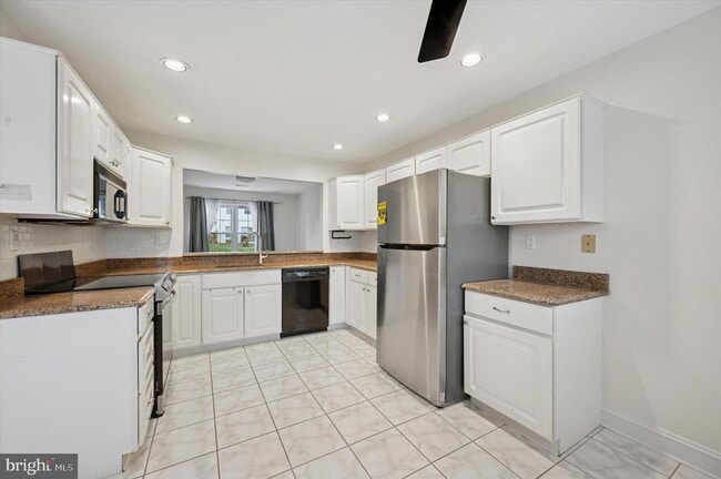 Building Photo - 5201 Plantation Ct