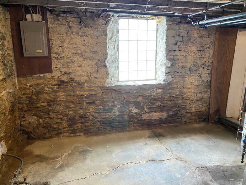 Building Photo - 317 3rd St