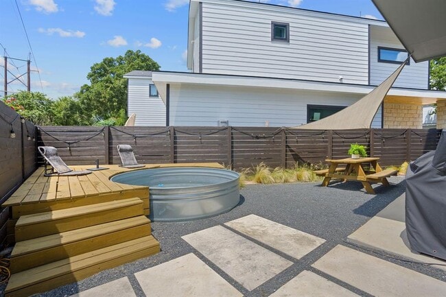 Building Photo - 5806 Sutherlin Rd