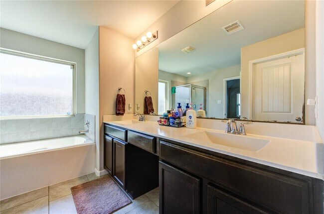Building Photo - 9011 Hemlock Dr