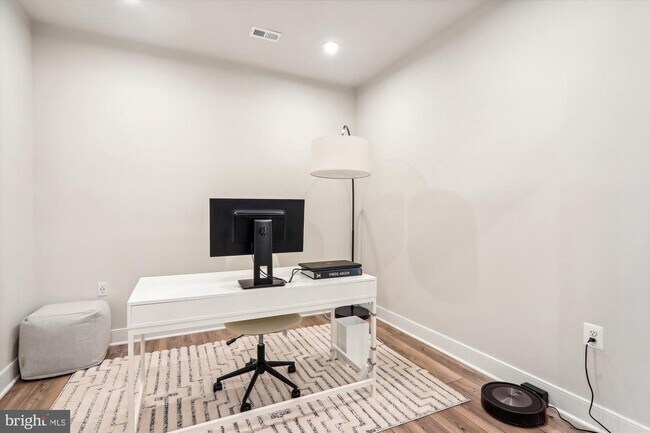 Building Photo - 104 St Ives Pl