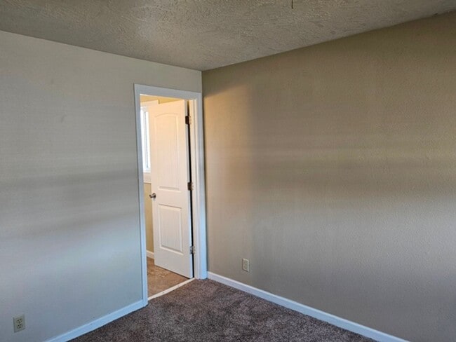 Building Photo - 3Bd/2Ba Single Story Home-For viewing!